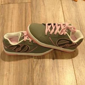 Size 7 Heelys